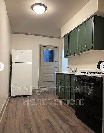 2nd image of 1120 Park Ave #8