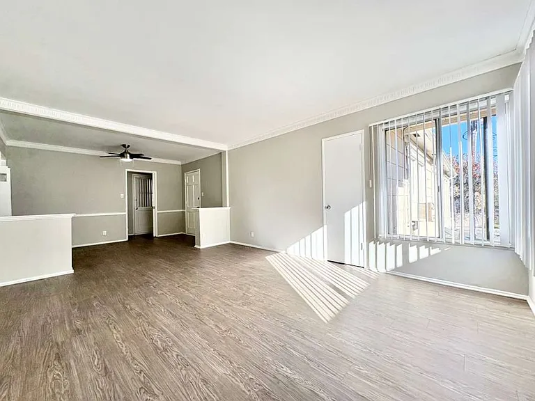 5309-5315 Whitsett Ave — Photo 10