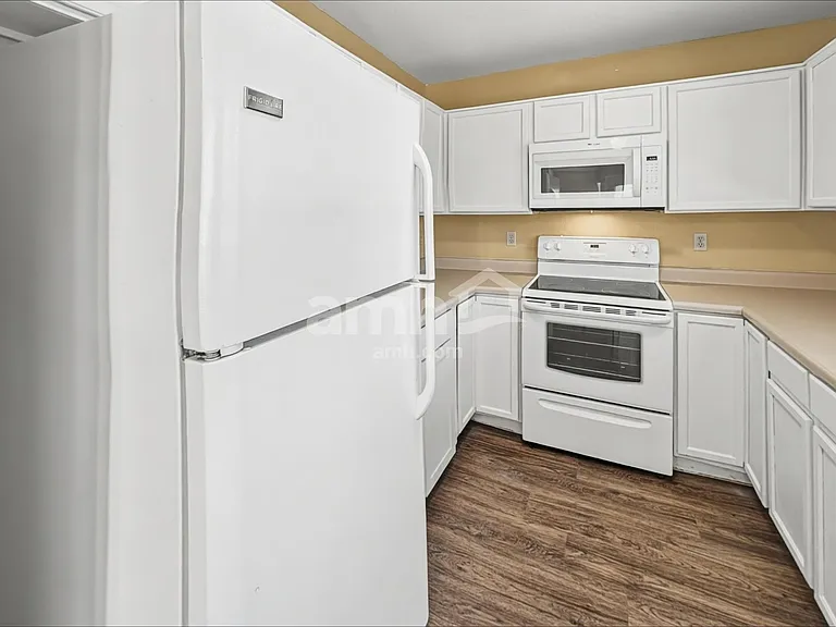 9957 E Paseo — Photo 3