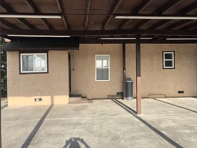 3 bed, 2100 sqft, $2,200 — Photo 4