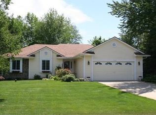 1560 High Pointe Dr, Commerce Township, MI 48390