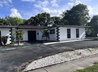 6740 SW 7th St, Pompano Beach, FL 33068