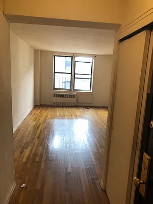 Rented by Smart NY Realty LLC | media 10