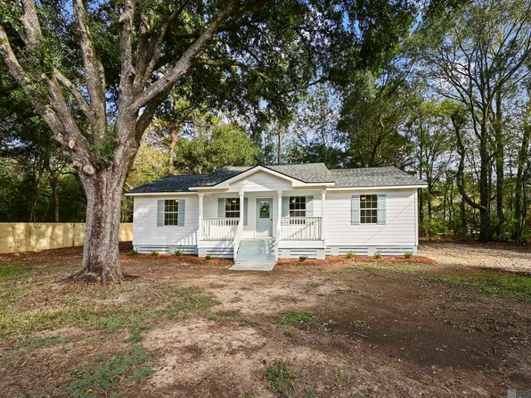 11027 Dewberry Ln, Saint Francisville, LA 70775