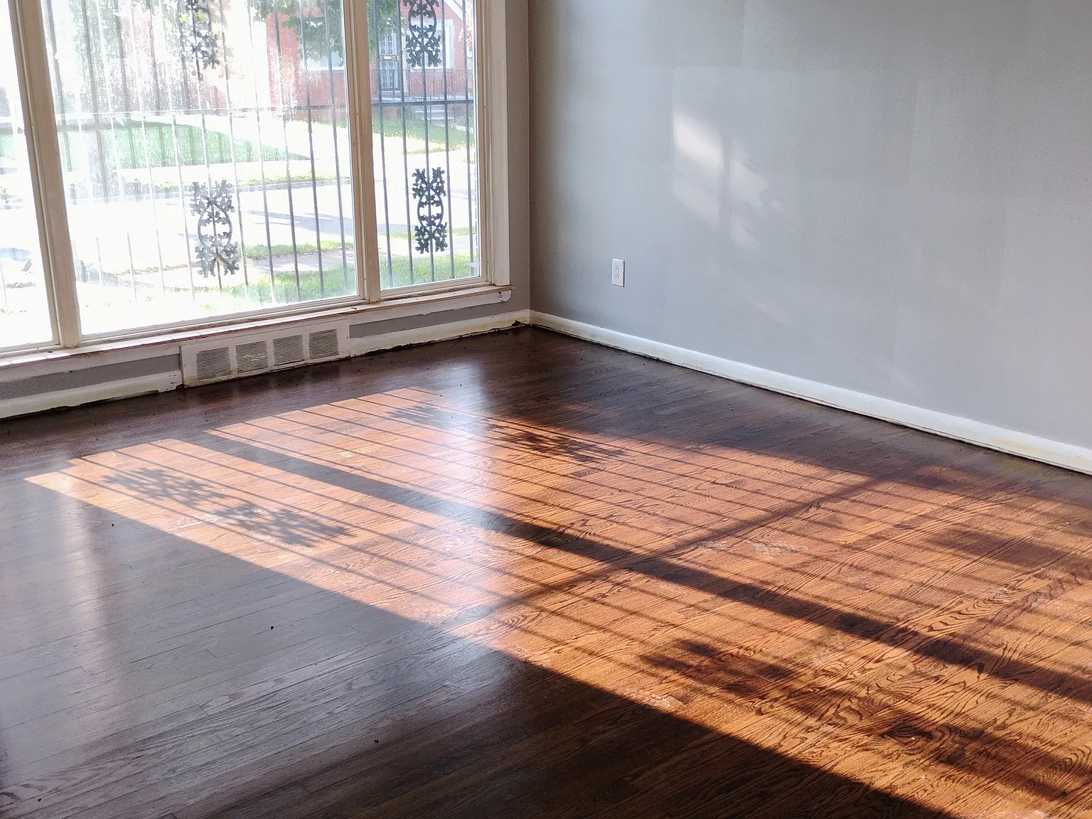 3 bed, 1.5 bath, 1070 sqft, $1,375 — Photo 3