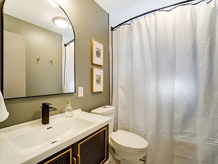 725 Latham Ct — Photo 16