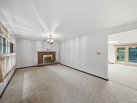 4th image of 1533 Hickory Ridge Rd