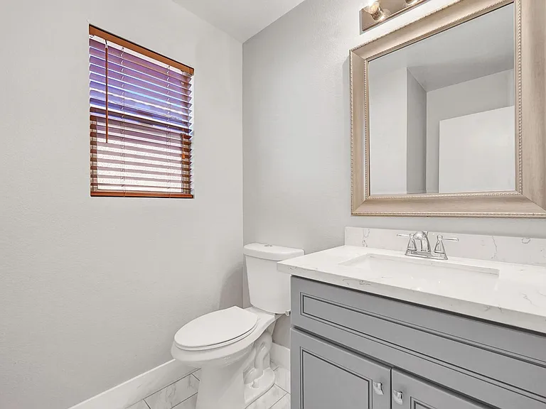 812 Sistine St — Photo 19
