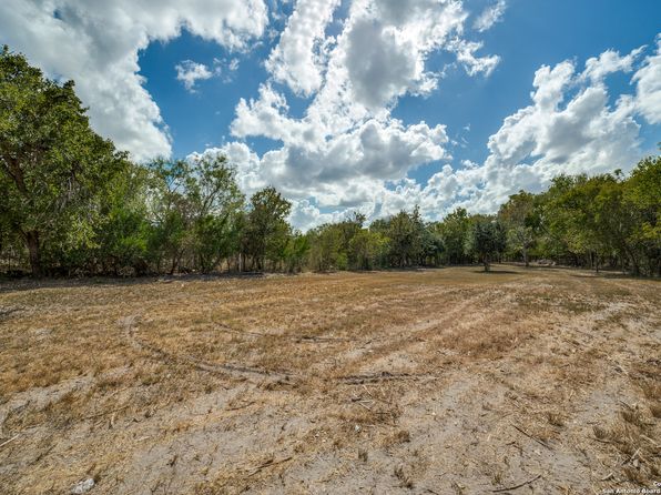 912 E Main, Karnes City, TX 78118