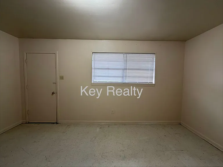 911F College Dr — Photo 3