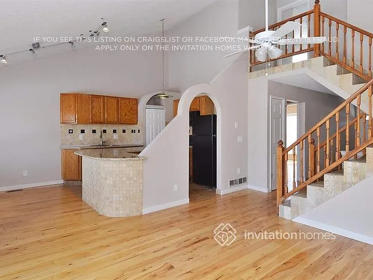 2851 S Genoa St — Photo 6