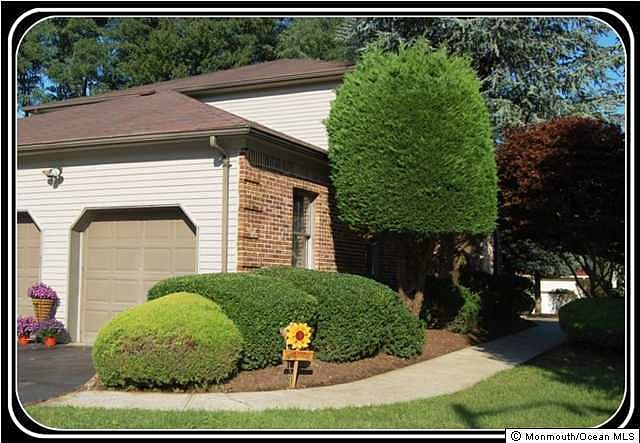 2nd image of 41 Knob Hill Road