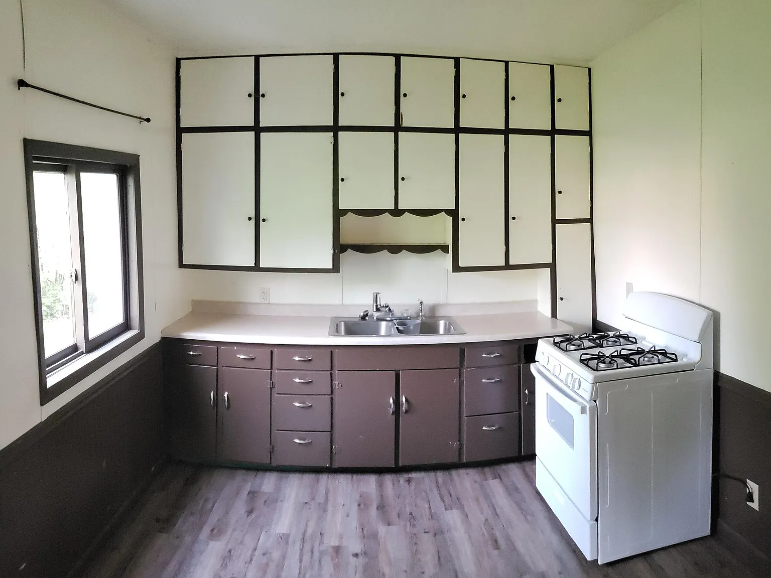 3 bed, 888 sqft, $900 — Photo 3