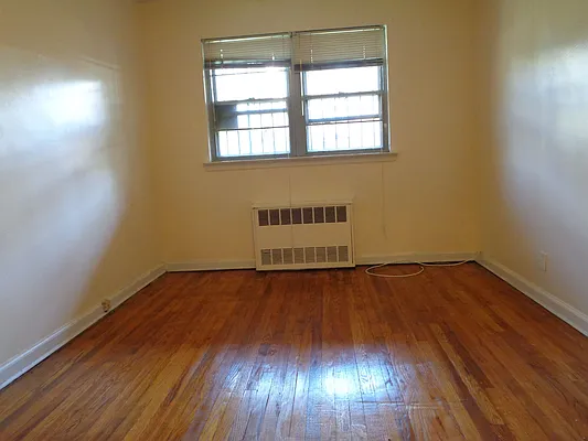 Rented by Zikos Realty Services | media 7