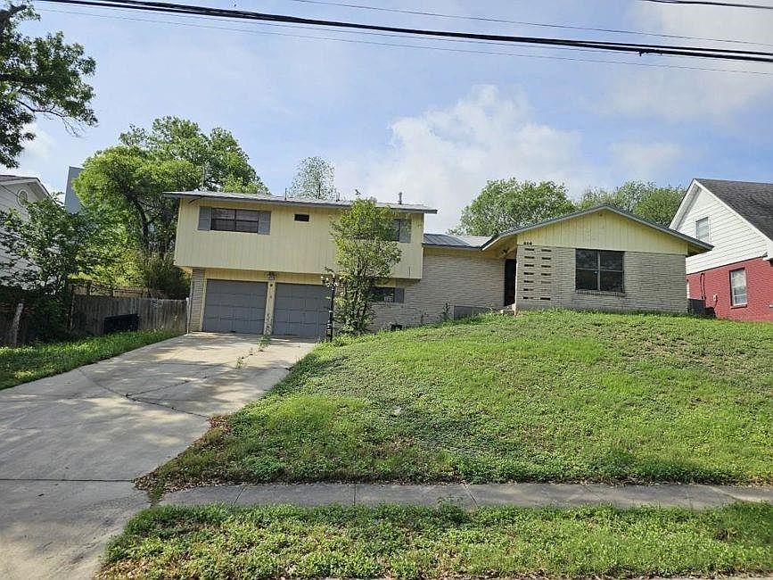 1st image of 606 Barchester Dr