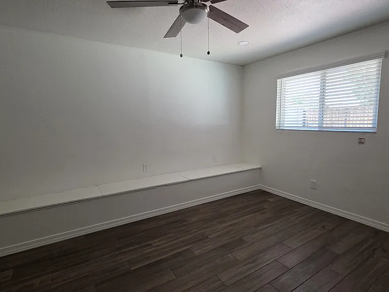 7001 E Latham St — Photo 11