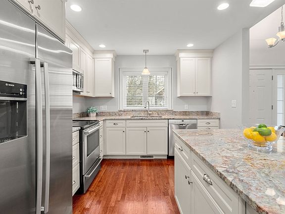 5th image of 94 North St #94