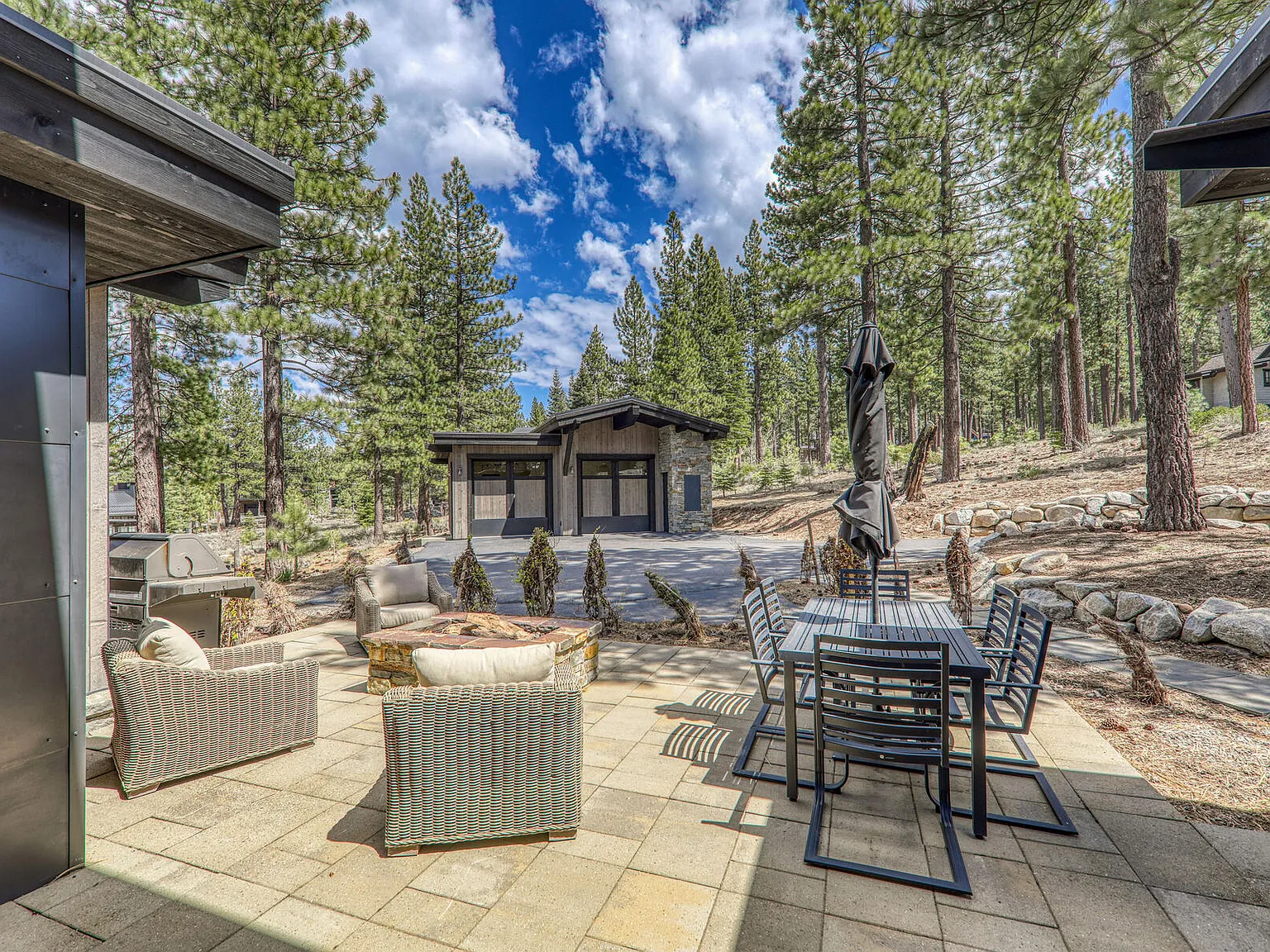 2 bed, 819 sqft, $10,000 — Photo 2