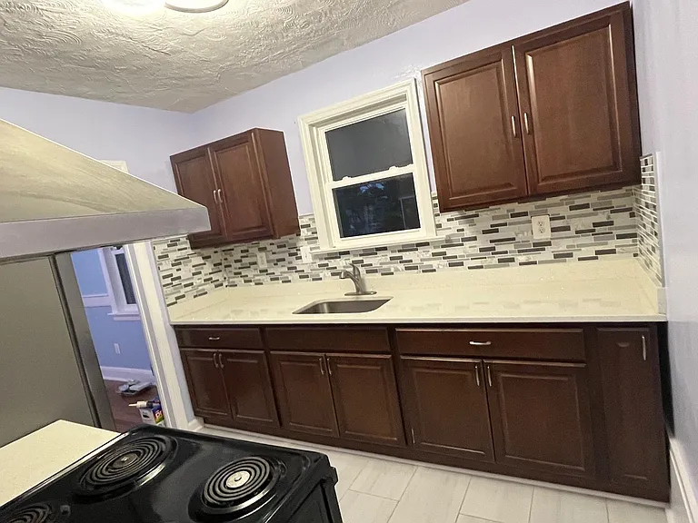 6520 Halleck St — Photo 2