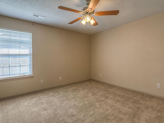 2nd image of 103 NE Dogwood St APT A