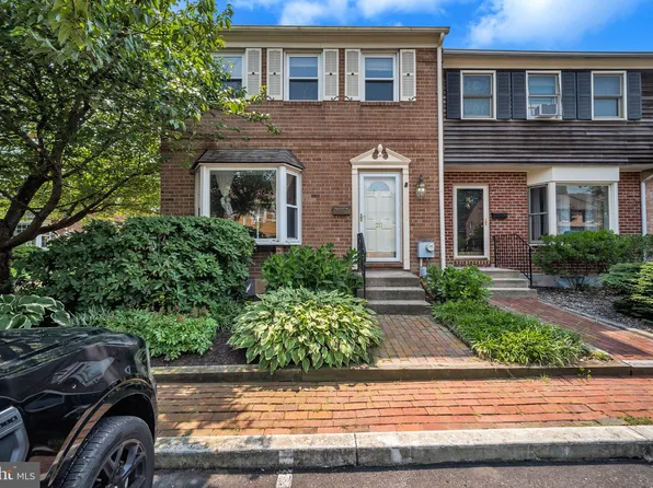 20 Gatehouse Ln, Doylestown, PA 18901