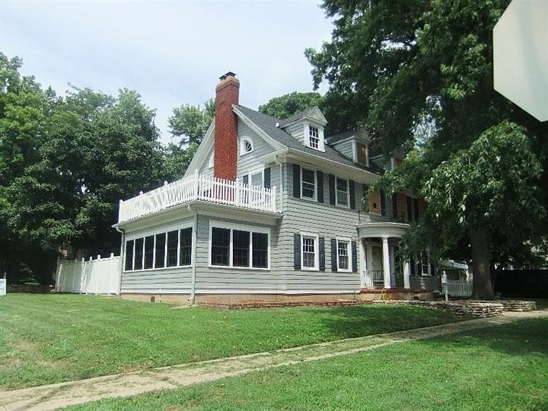 2nd image of 1001 N Buckeye Ave
