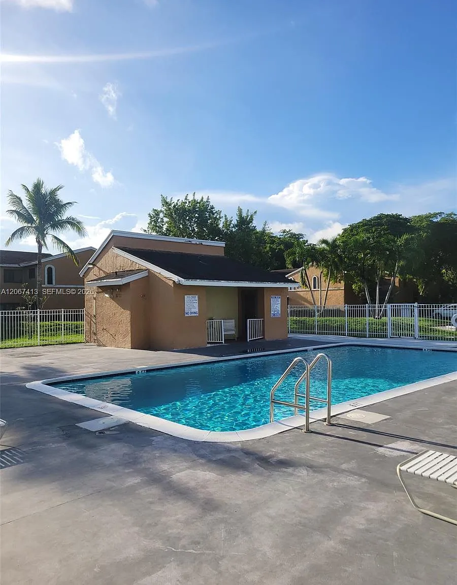 3 bed, 3.0 bath, 1621 sqft, $2,900 — Photo 3
