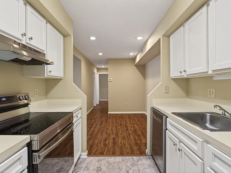 4008 Governors Sq #1 — Photo 9