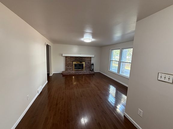 3rd image of 27 Fairgreen Dr #27