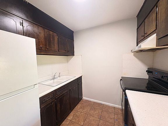 3rd image of 301 E Choccolocco St APT 8
