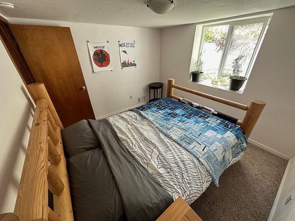 1st image of 827 Woodford Ave