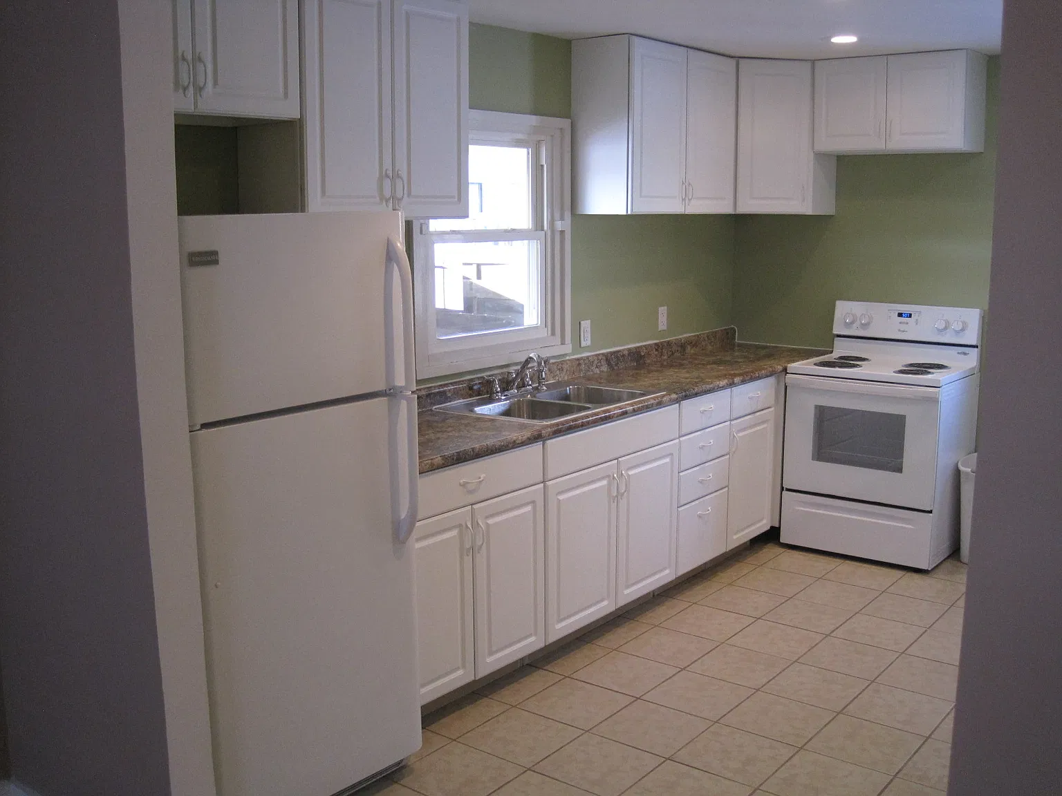 2 bed, 812 sqft, $1,200 — Photo 1