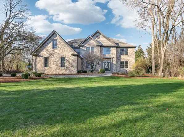 1801 Mason Corte Dr, McHenry, IL 60051