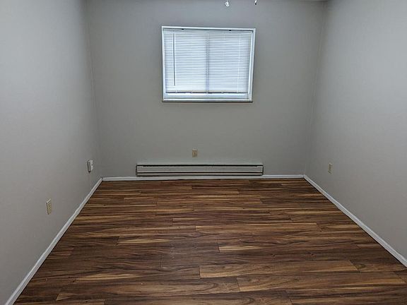 2nd image of 3320 Greenwood Blvd APT 4