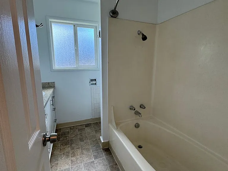 1110 N 1st Ave — Photo 11