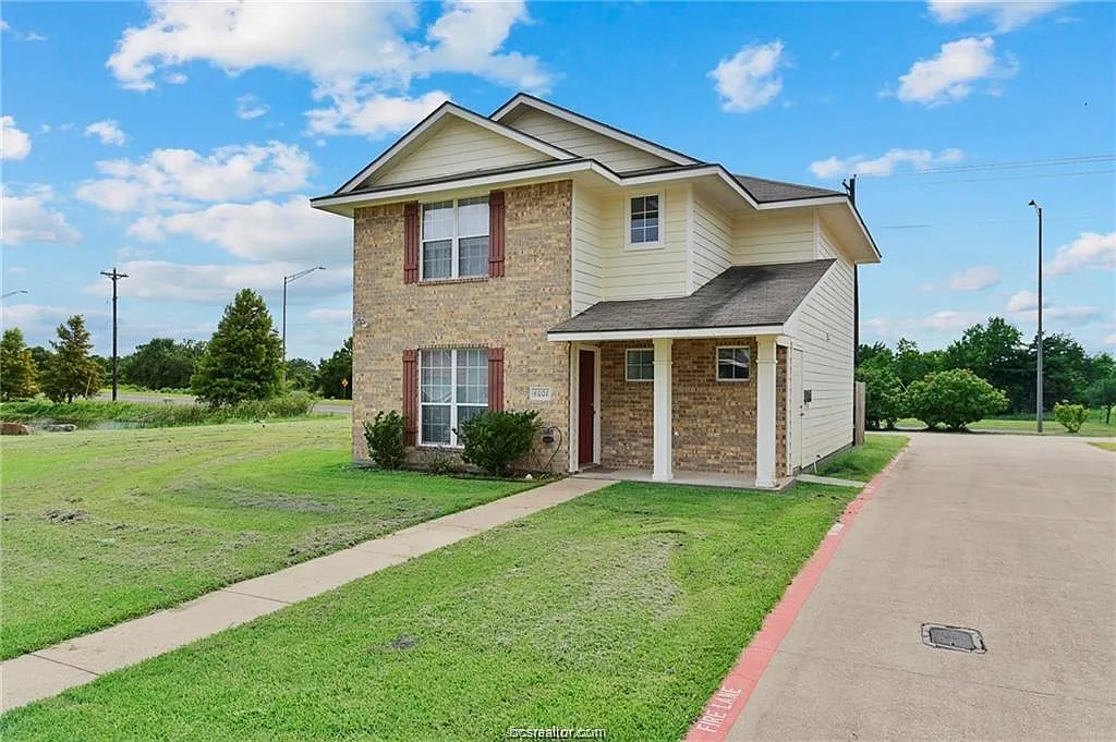 4 bed, 1584 sqft, $1,995 — Photo 1
