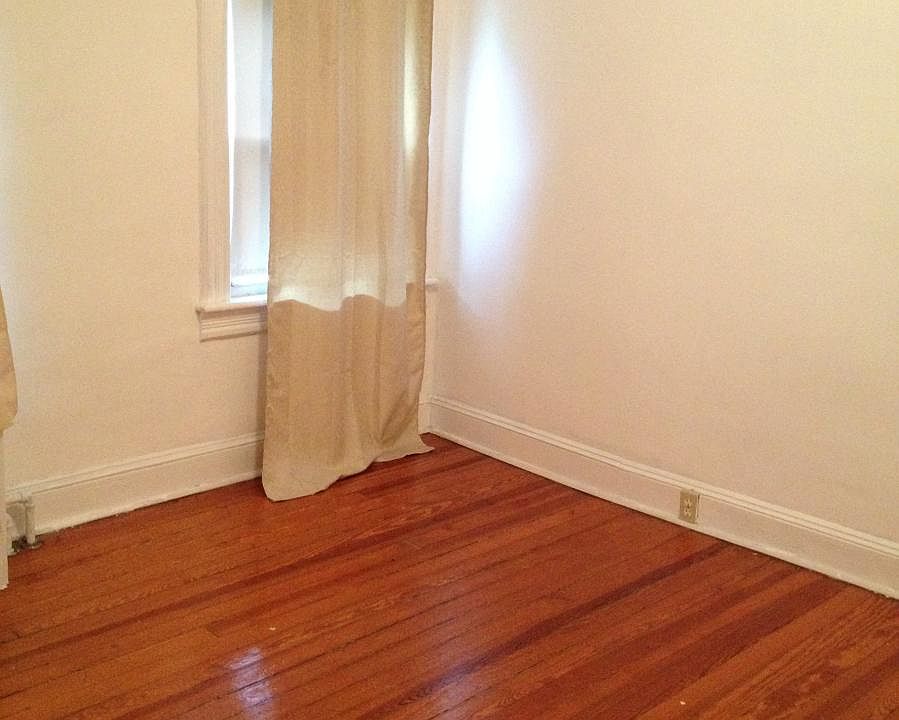 1st image of 135 John St #1