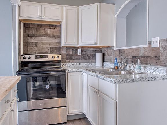 4th image of 1201 N Kerby Rd