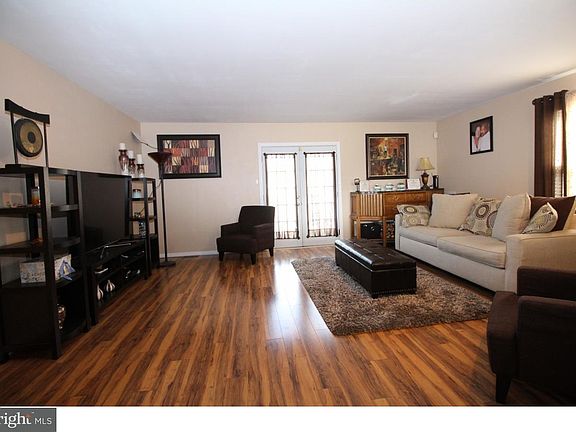 2nd image of 117 Faraday Ct