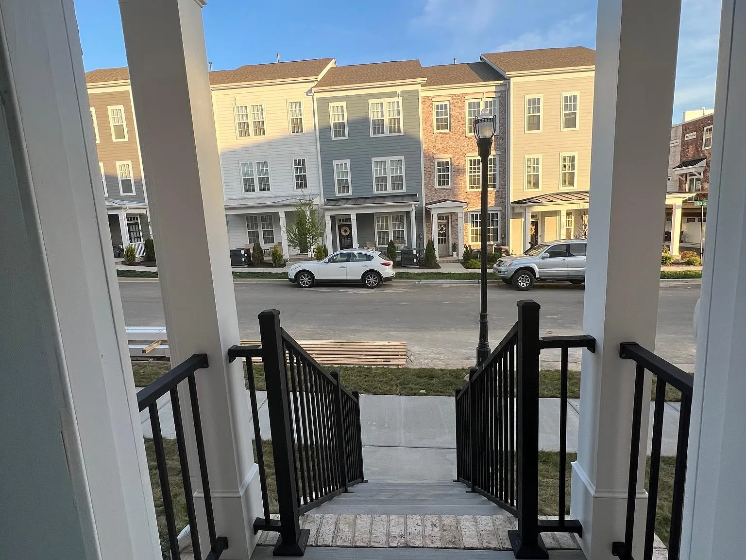 3 bed, 3.5 bath, 1944 sqft, $2,700 — Photo 2