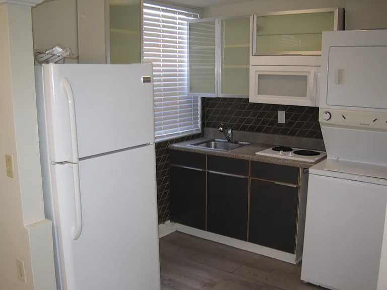 1425 1/2 E Concord St — Photo 14