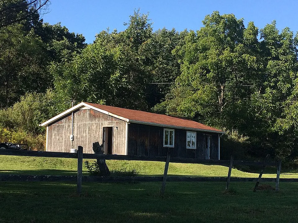 700 Paddy Mountain Rd — exterior photo