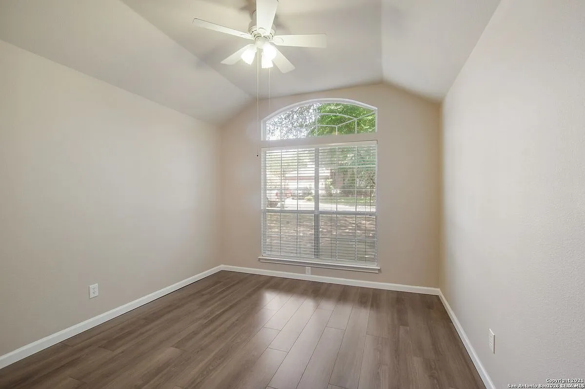 3 bed, 2.0 bath, 1723 sqft, $2,000 — Photo 3