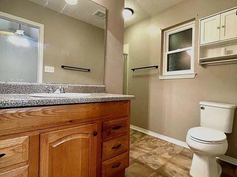1054 Northview Dr — Photo 23