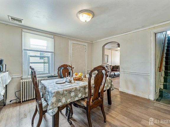 5th image of 218 Washington Rd