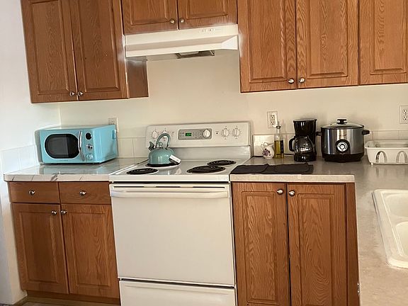 5th image of 10721 Van Norhop St NE