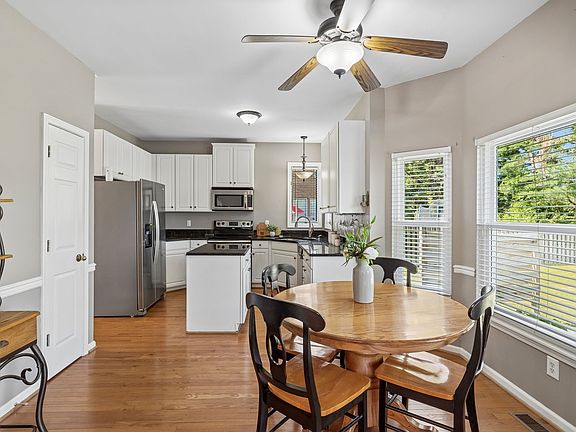 4th image of 229 Circle View Dr