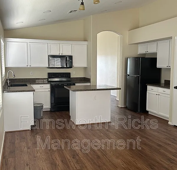 5730 E Holmes Ave — Photo 3