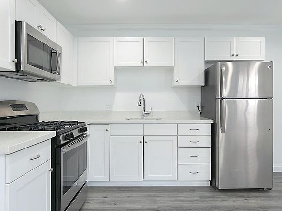 2nd image of 955 3rd St APT 5