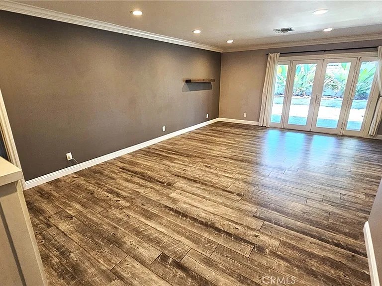 1124 W Woodcrest Ave — Photo 9